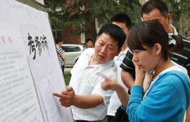 高考考生考場(chǎng)“探營(yíng)”