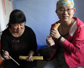 宓麗婆媳住15平出租屋