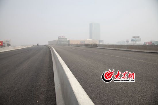 江泉高架路附屬工程正在施工 禁車輛進(jìn)入