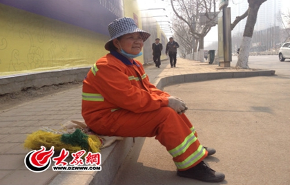 迎接?jì)D女節(jié)：18年環(huán)衛(wèi)工 能為城市“美容”而自豪