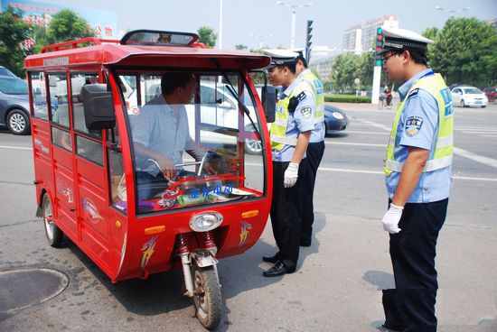 臨沂城區(qū)營(yíng)運(yùn)三輪車開(kāi)始掛牌