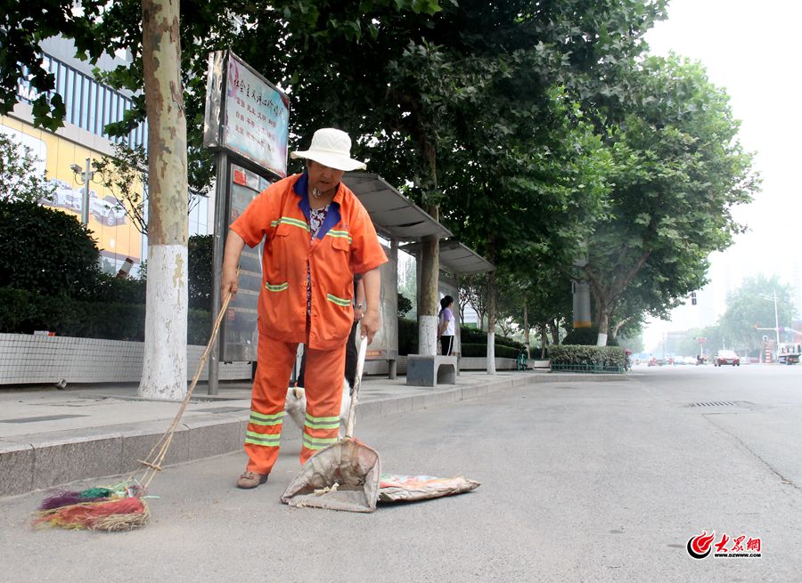 7“我覺得自己身體還不錯，只要能堅持，還能多干幾年！”家里的一切，讓劉香花覺得，堅持下去也有了更大的動力。.jpg