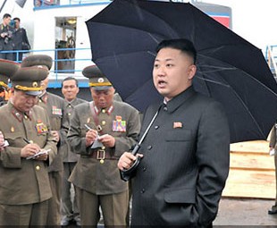 高清：金正恩冒雨視察朝鮮人民軍第313部隊水產(chǎn)事業(yè)所