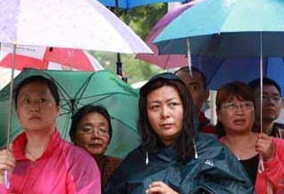 組圖：高考首日北京暴雨 考生出門(mén)神情不一