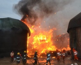 山西侯馬大火因露天棉花遭雷擊起火